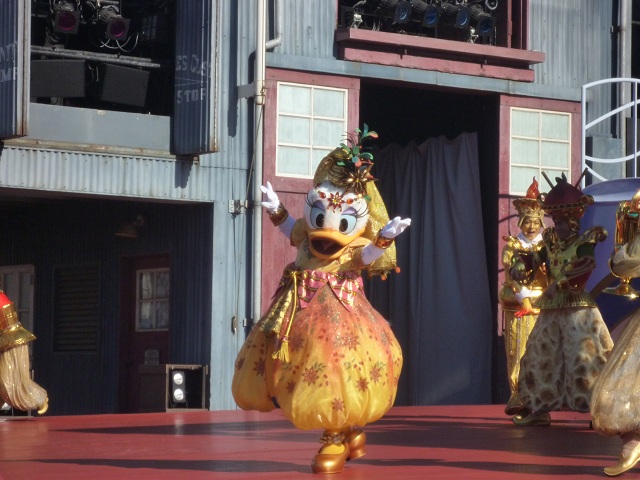 �f�C�W�[�i�e�[�u���E�C�Y�E�E�F�C�e�B���O�j