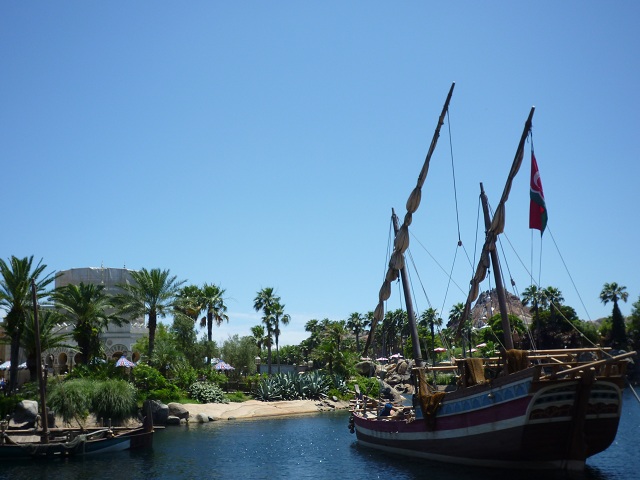 �D�i�f�B�Y�j�[�E�V�[�j