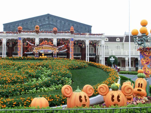 �n���E�B�������̃G���g�����X(�f�B�Y�j�[�E�����h)