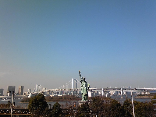 ���C���{�[�u���b�W�Ǝ��R�̏��_